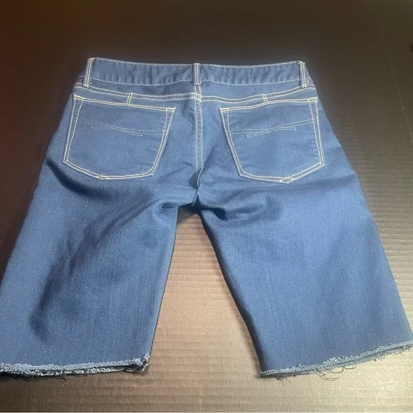 NWOT Gap Denim cut off Jean shorts 26/2 regular never worn Buy cheap off season! - Picture 10 of 11